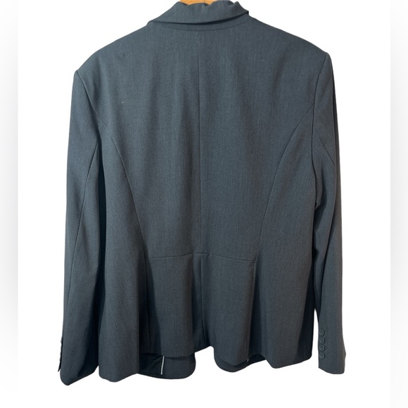 NWT Liz Claiborne Grey classic 1 button blazer in size 18. - Picture 2 of 9
